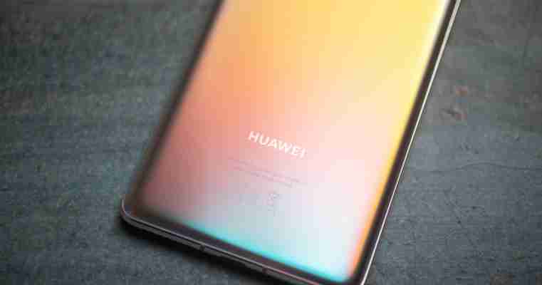 Huawei to halve smartphones made in 2021, says report